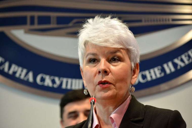 Kosor: Suspendirajte pristupne pregovore Srbije, to je minimum!