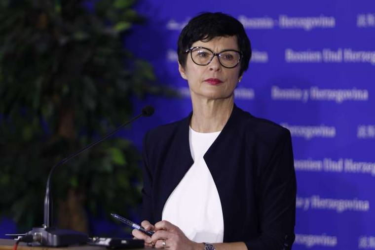 Kos zbog veličanja Mladića otkazala posjet Srbiji, Vučić oštro reagirao na njezino objašnjenje