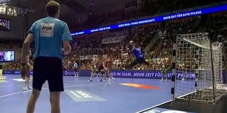 Dominik Kuzmanović autor jedne od najboljih rukometnih odbrana, glavom je zaustavio srbijanskog pivotmena