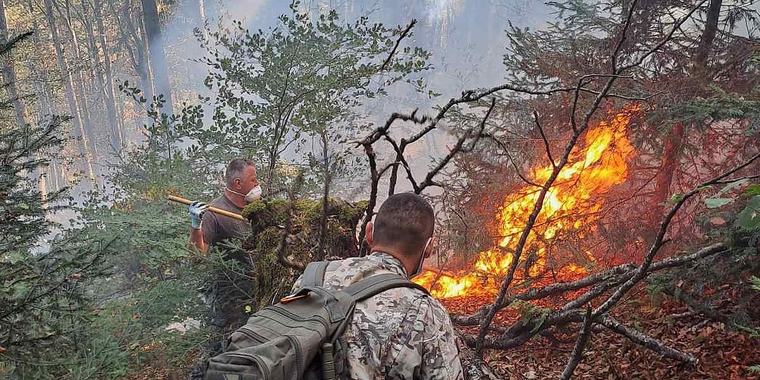 Pripadnici Oružanih snaga BiH gase požare širom države, i dalje angažovani helikopteri