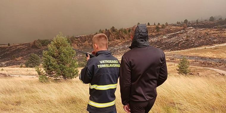 Tomislavgrad: Vatrogasci stavili pod kontrolu požar na planini Ljubuši