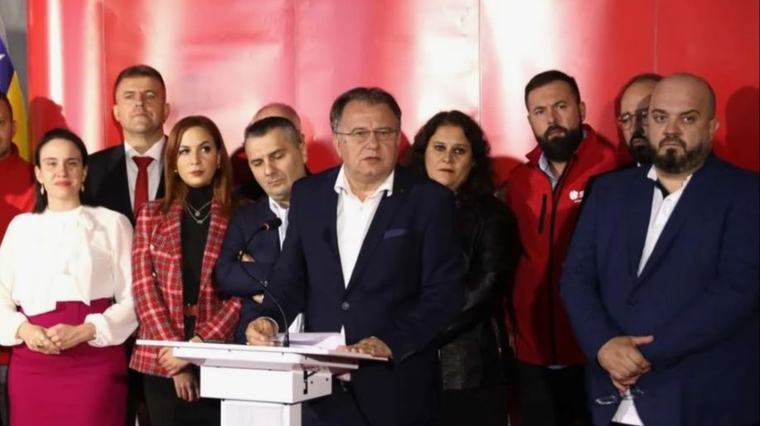 SDP: Veličanje genocidnog zločinca je pljuvanje u lice žrtvama, Evropi i međunarodnoj pravdi