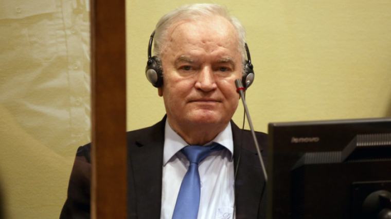 Coffin with Ratko Mladić’s remains, draped in Serbian, Republika Srpska flags, arrives in Serbia