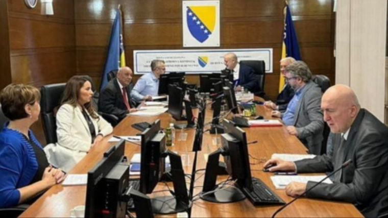 CIK kažnjava zbog preuranjene kampanje: SNSD će platiti zbog Dodika, Đajić zbog koncerta, Mehmedovića koštao logo