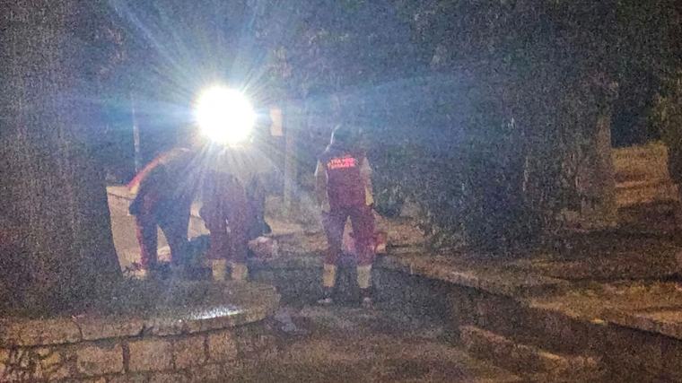 U parku kod Predsjedništva pronađen muškarac kako nepomično leži, reagovali Hitna pomoć i policija